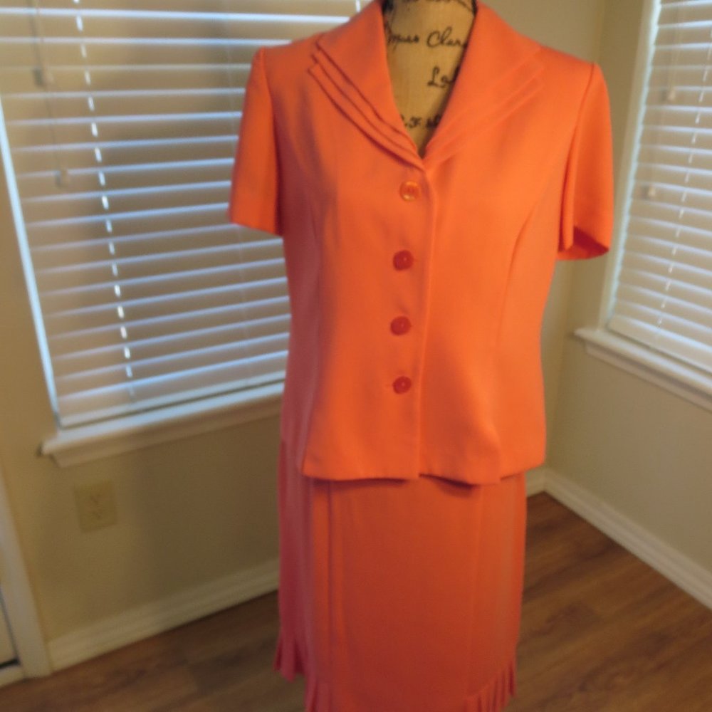 Danny & Nicole  Salmon Colored  Women's 2 piece Suit Sz 10 NWT